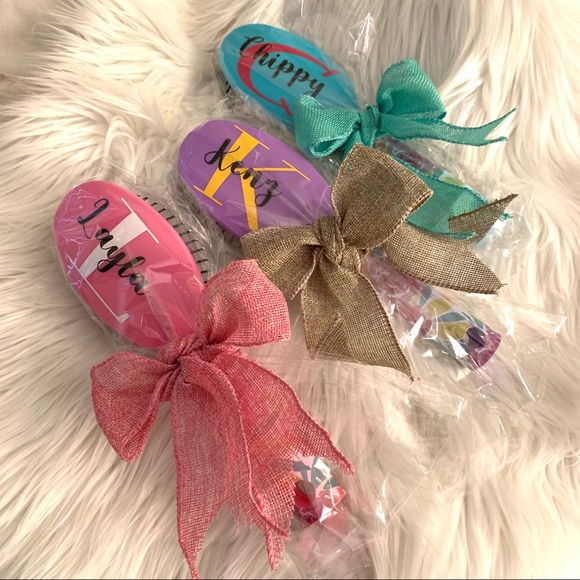 Beauty hairbrush initial name - Picture 10 of 11